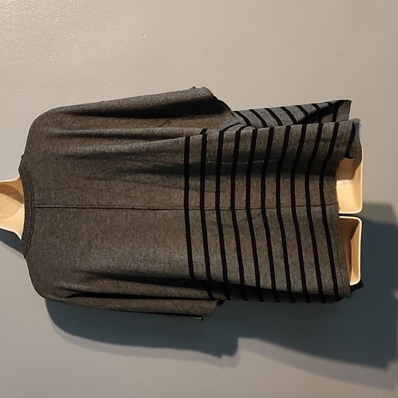 C&C California women's gray with black stripes v neck sweater poncho size Xs/s - Picture 15 of 17